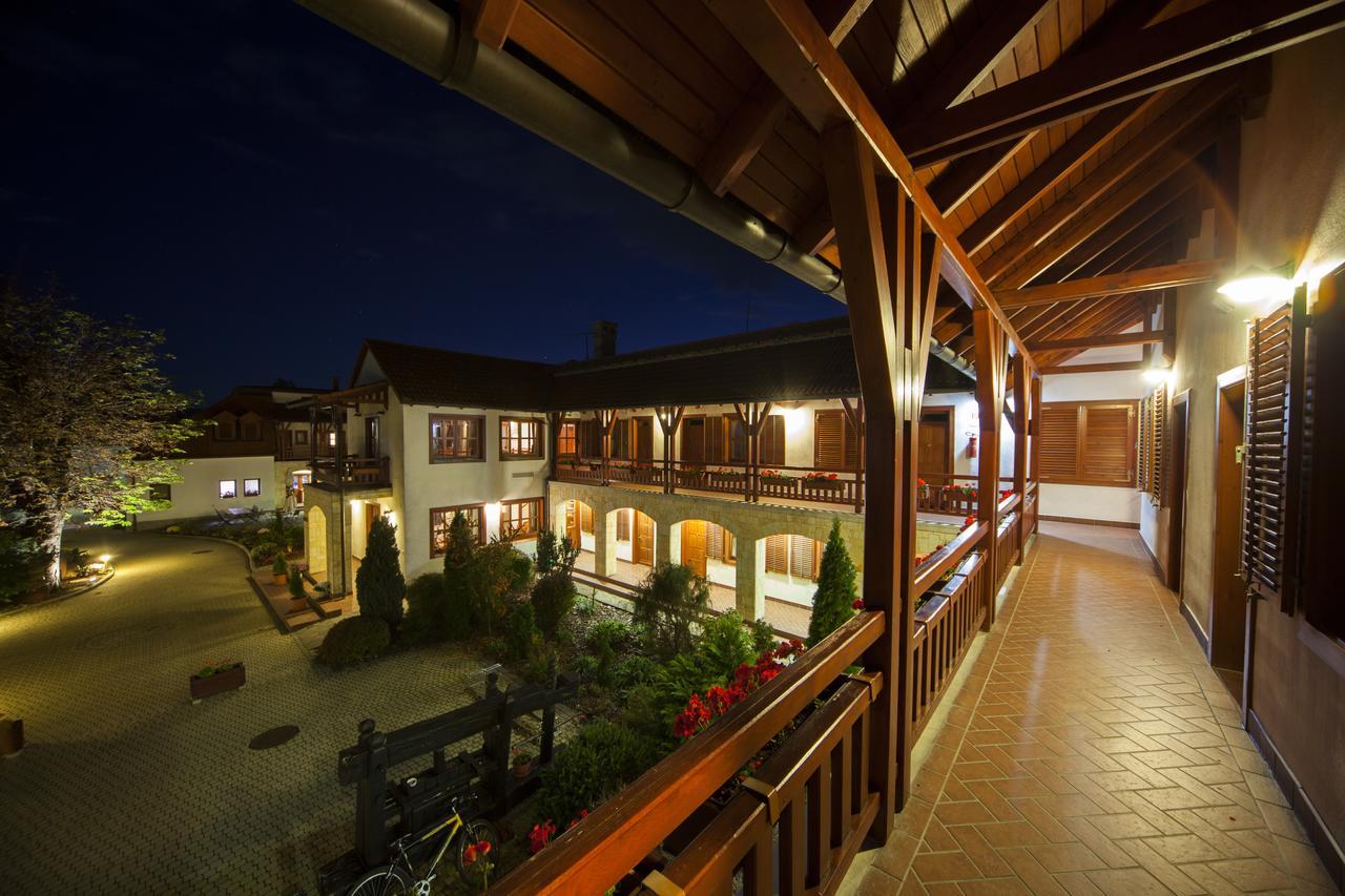 Magita Hotel Basko Dış mekan fotoğraf